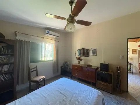 CASA EN VENTA EN OLIVEROS CON JARDIN Y PILETA