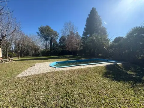 CASA EN VENTA EN OLIVEROS CON JARDIN Y PILETA
