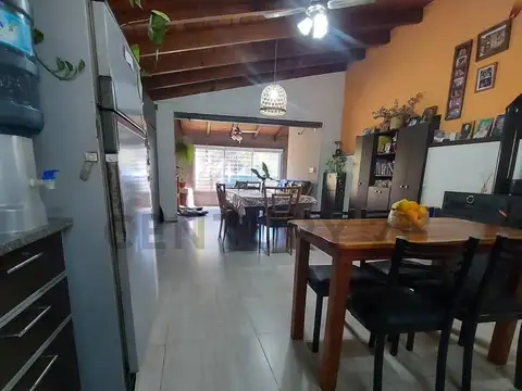 Casa 5 ambientes con 2 baños