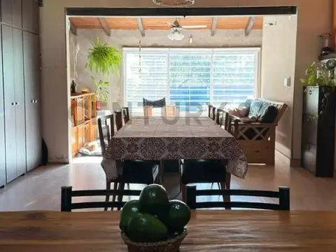 Casa 5 ambientes con 2 baños