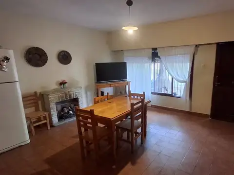 Casa 5 ambientes con 2 baños