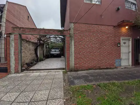 Vivienda multifamiliar + 3 locales