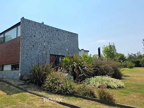 Complejo de dos duplex en B. Golf S. de la Ventana