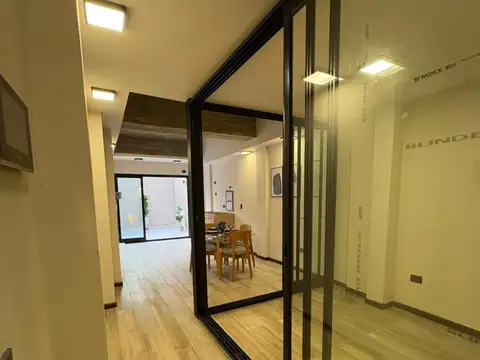 Manuela Pedraza 6000, Piso PB