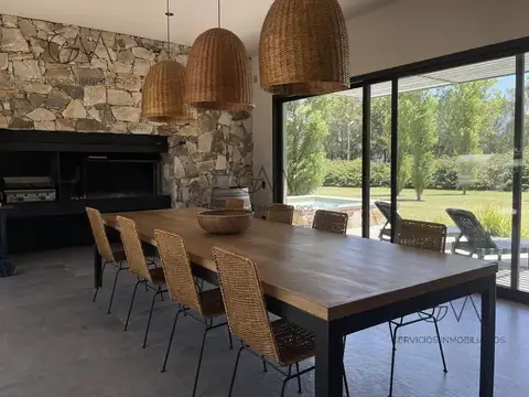 Casa 4 ambientes con 3 baños