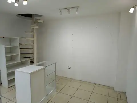 Avenida Hipolito Yrigoyen 700