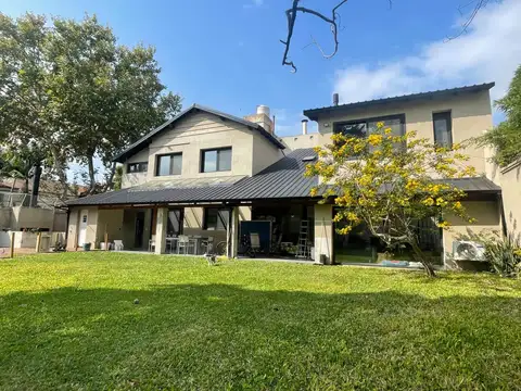 Casa sobre gran lote, parque, piscina, La Lucila.