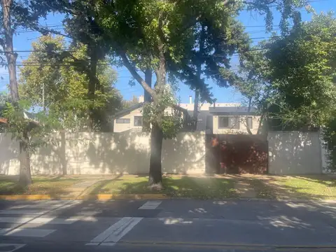 Casa en Venta en La Lucila, USD 730.000
