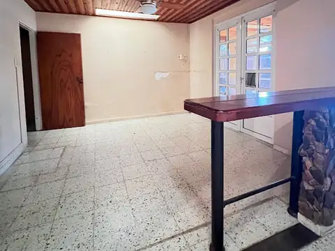 Casa 6 ambientes con 2 baños