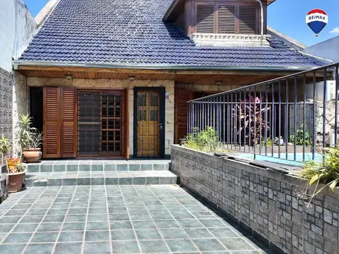 CHALET DE 5 AMB CON GARAGE, PILETA Y PATIO