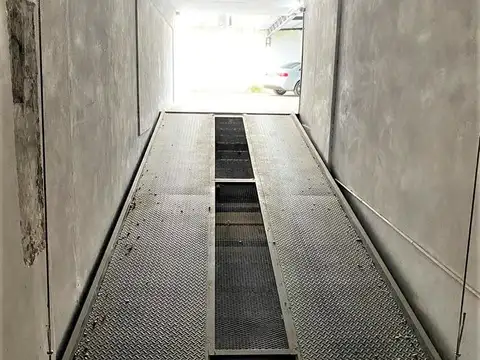 Cochera - Luis Agote