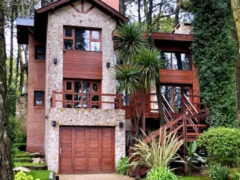 VENTA DE CASA EN MAR DE LAS PAMPAS