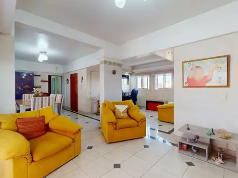 DEPARTAMENTO 5 AMB EN VENTA EN AVELLANEDA BALCON
