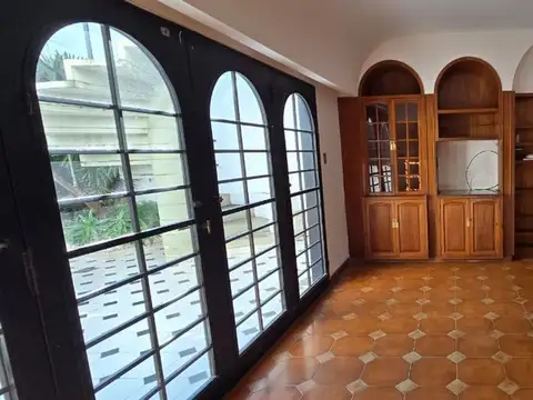 Casa 5 ambientes con 2 baños