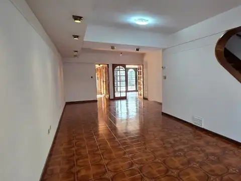 Venta casa 4 dormitorios cochera patio y terraza
