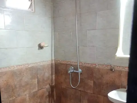 Depto Tipo Casa en Alquiler en Burzaco, $ 400.000