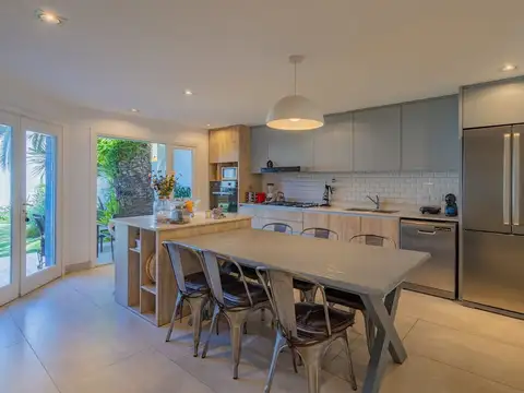 Casa 5 ambientes con 2 baños