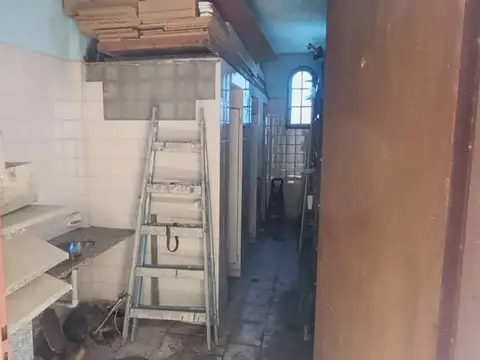 Casa 8 ambientes con 5 baños