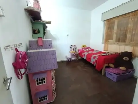 VENTA CASA 4AMB FONDO y PILETA FLORENCIO VARELA