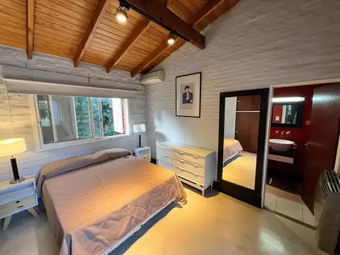 Casa 5 ambientes con 4 baños