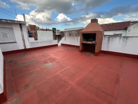 Venta casa con cochera y terraza en Sarandi