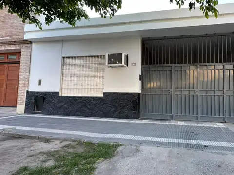VENTA DE CASA 4 AMBIENTES CON PILETA A ESTRENAR