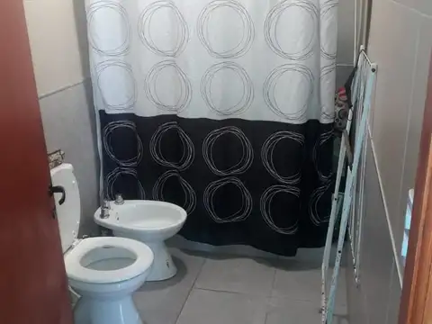 Duplex 3 amb en santa teresita! Zona centrica, con gas natural. Oportunidad! calle 34 e/7 y 8