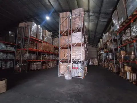 GALPÓN INDUSTRIAL 933 m² | 9 MTS ALTURA | 2 INGRESOS CAMIÓN