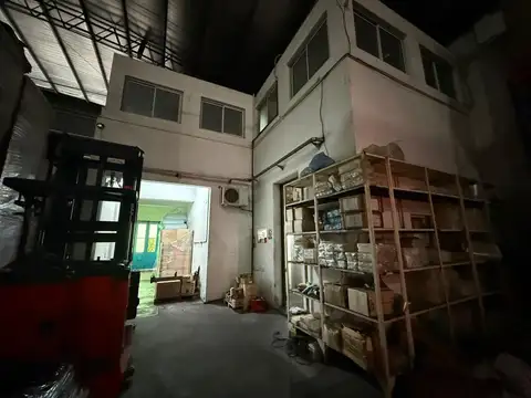 GALPÓN INDUSTRIAL 933 m² | 9 MTS ALTURA | 2 INGRESOS CAMIÓN