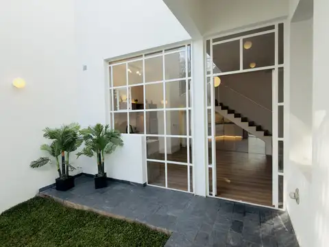 Casa 5 ambientes con 3 baños
