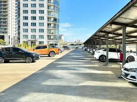 VENTA COCHERA SEMICUBIERTA AMARRAS CENTER TORRE 1