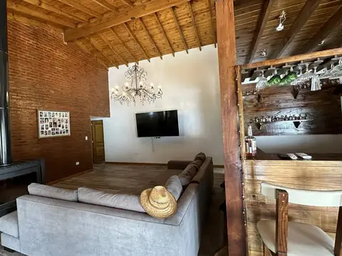 Casa 5 ambientes con 3 baños