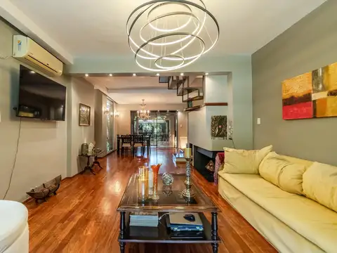 Casa en Venta con 3 cocheras