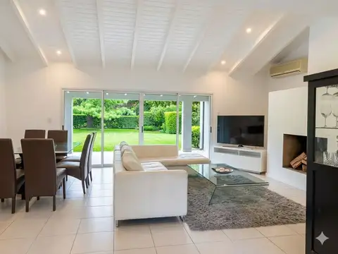 Casa en Venta 4 ambientes con dependencia en Barrio Septiembre Escobar
