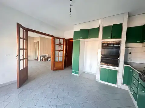 Casa 6 ambientes con 2 baños
