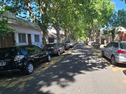 VENTA CASA AMPLIO  LOTE – MONTE CASTRO  850 MTS