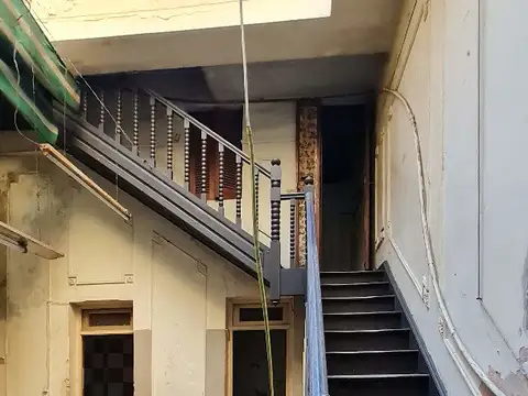 Casa 12 ambientes con 2 baños