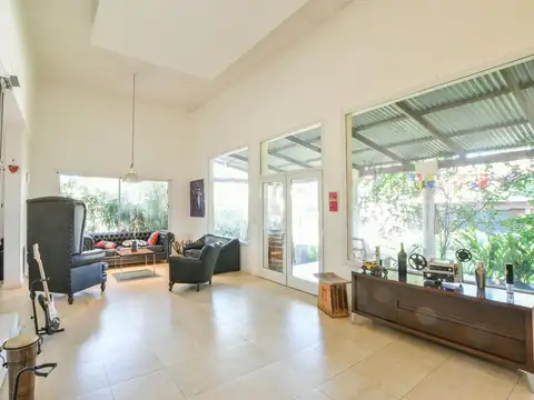 Casa 6 ambientes con 3 baños