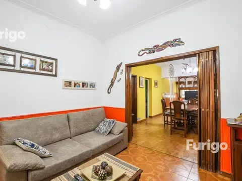 Casa en Venta con 2 cocheras