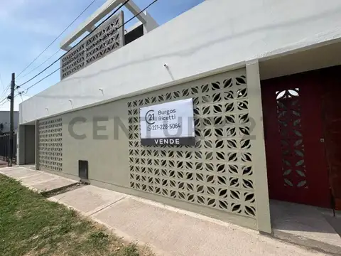 Duplex de 2 dormitorios en venta en Ringuelet