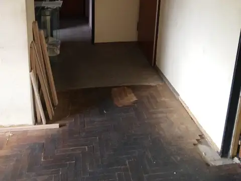 3 ambientes  al frente muy luminoso con balcon corrido y lavadero