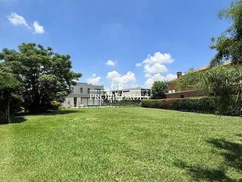 Ayres Plaza 800