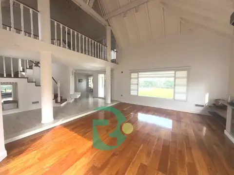 Casa en Venta con 8 cocheras