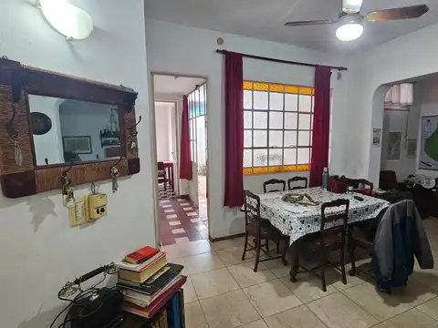 Casa 4 ambientes con 2 baños