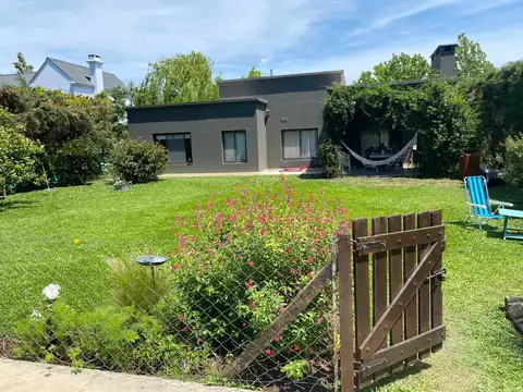 Casa en Alquiler Temporal en Roble Joven, USD 3.500