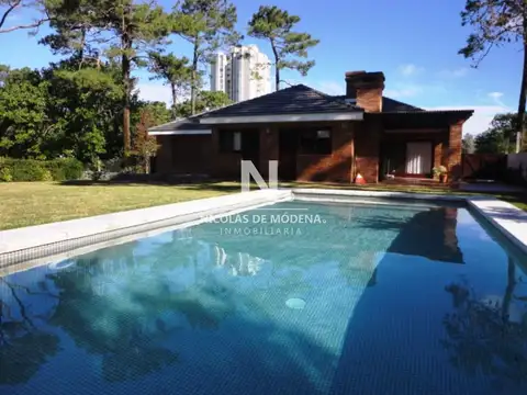 Casa 5 ambientes con 4 baños