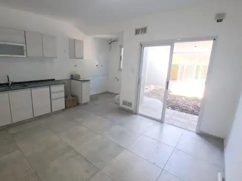 Duplex de 4 ambientes en Temperley