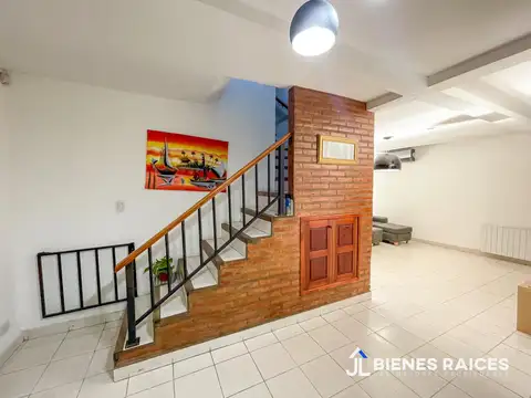 Casa 7 ambientes con 3 baños