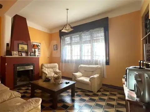 Chacra de 3 hectáreas con 4 construcciones y renta