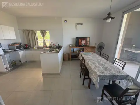 Casa 5 ambientes con 4 baños